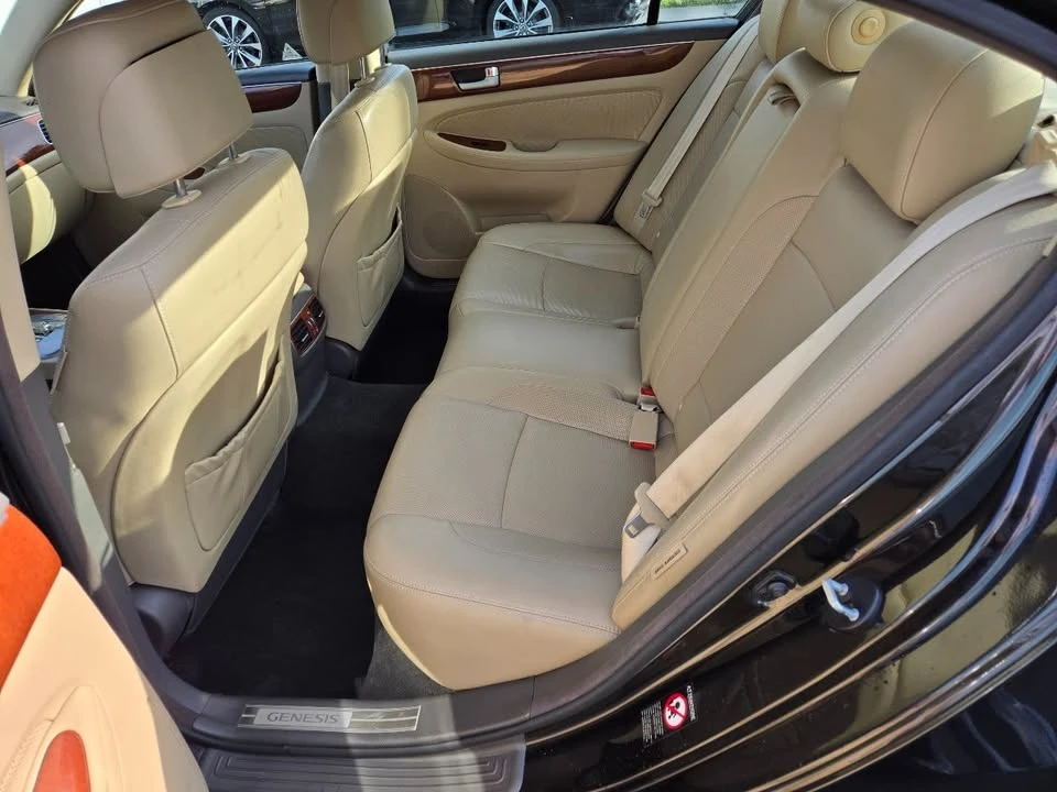 2013 Hyundai Genesis - Image 11 of 15