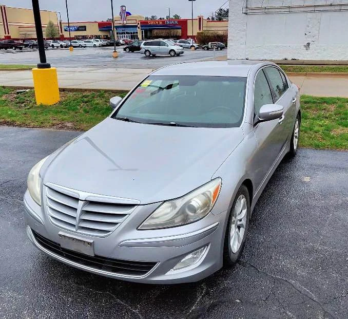 2013 Hyundai Genesis - Image 2 of 2
