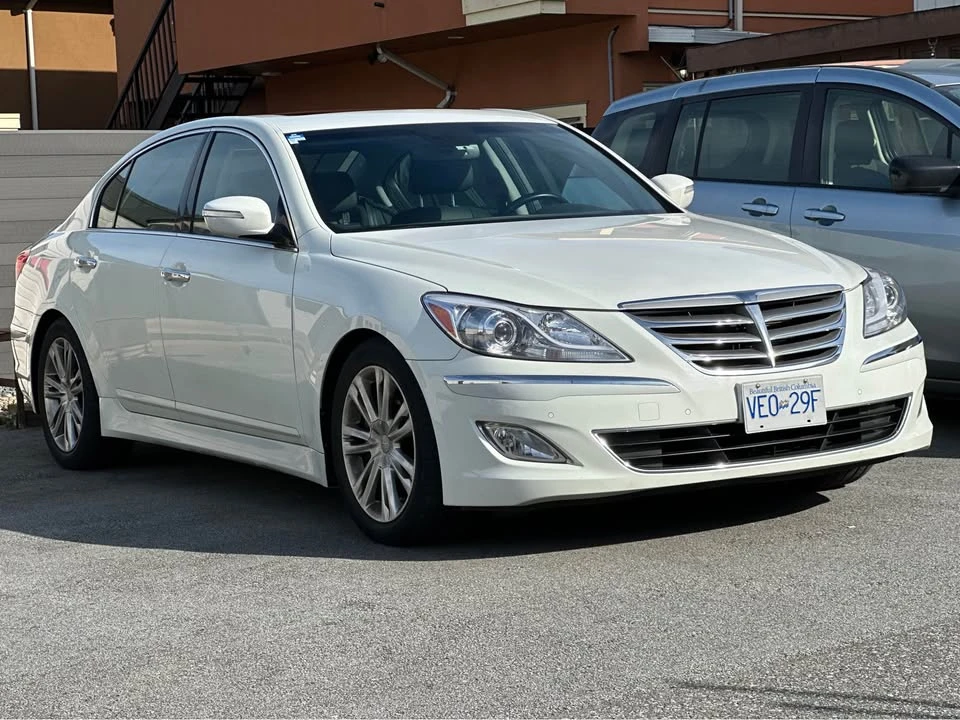 2013 Hyundai Genesis - Image 2 of 11
