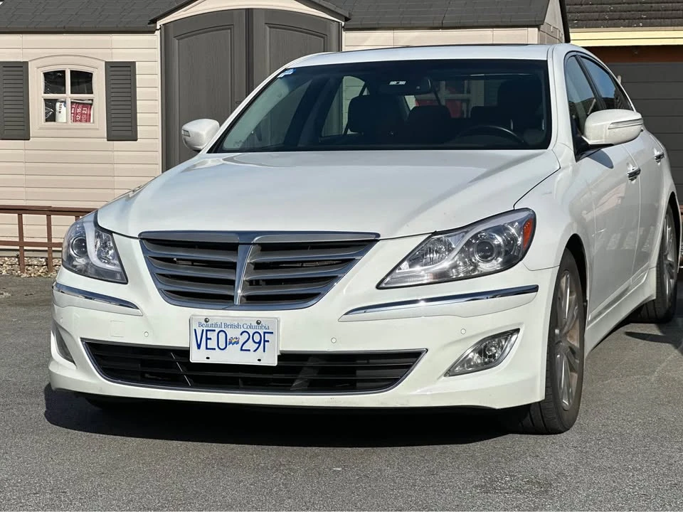 2013 Hyundai Genesis - Image 2 of 11
