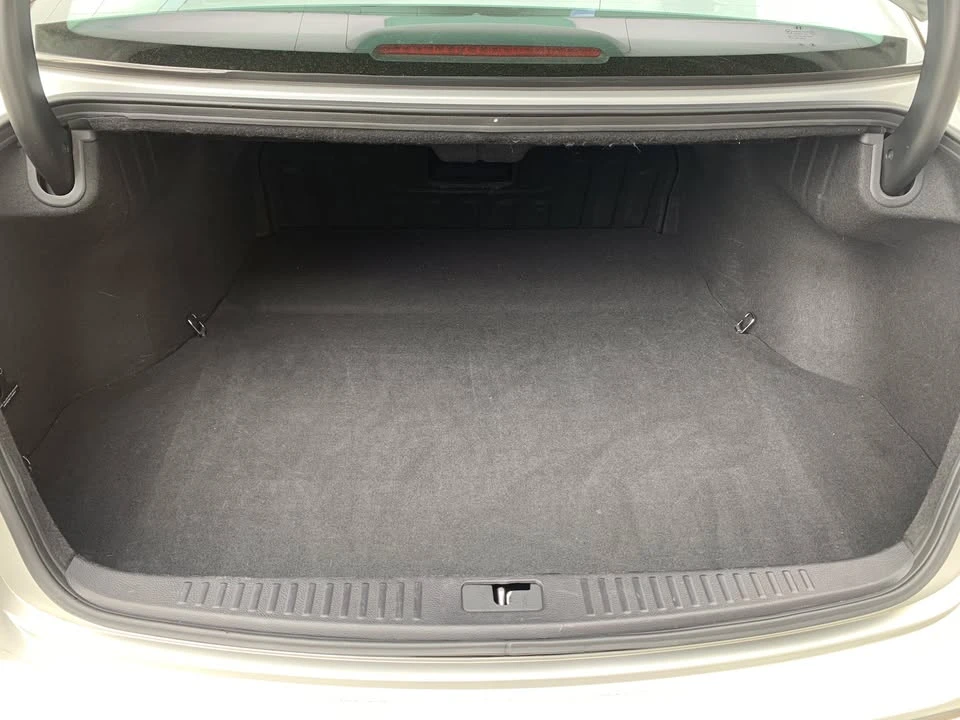 2013 Hyundai Genesis - Image 9 of 12
