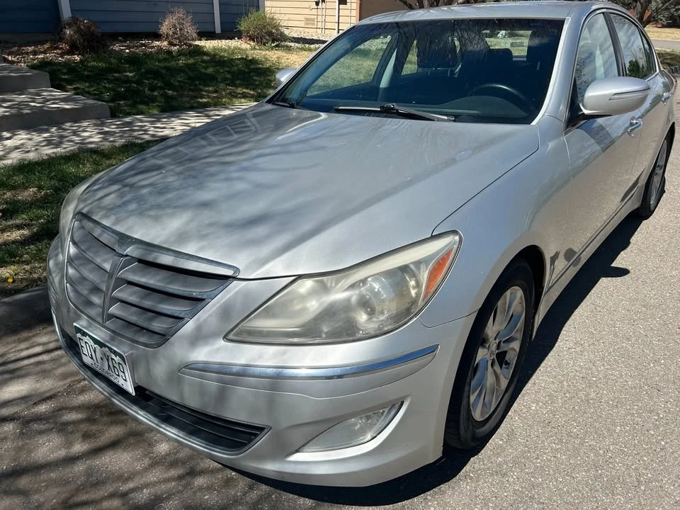 2013 Hyundai Genesis - Image 2 of 4
