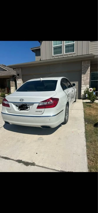 2013 Hyundai Genesis - Image 3 of 4