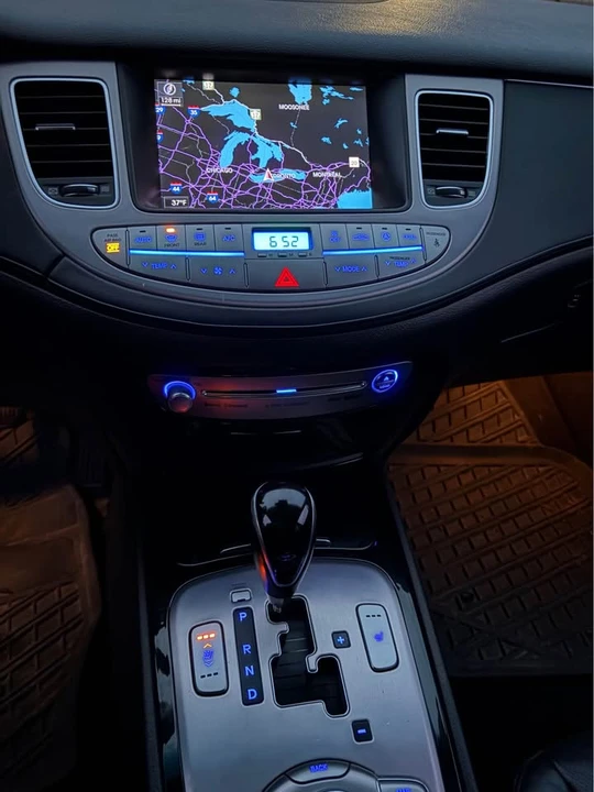 2013 Hyundai Genesis - Image 6 of 10