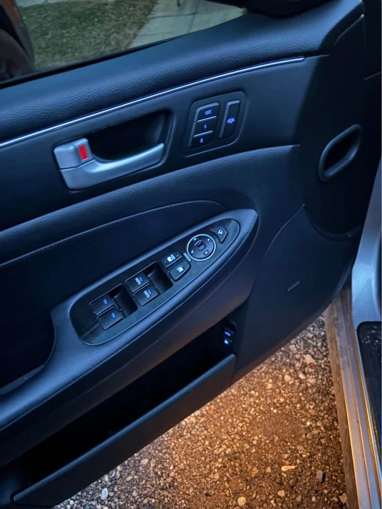 2013 Hyundai Genesis - Image 7 of 10