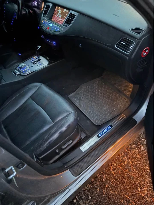 2013 Hyundai Genesis - Image 9 of 10