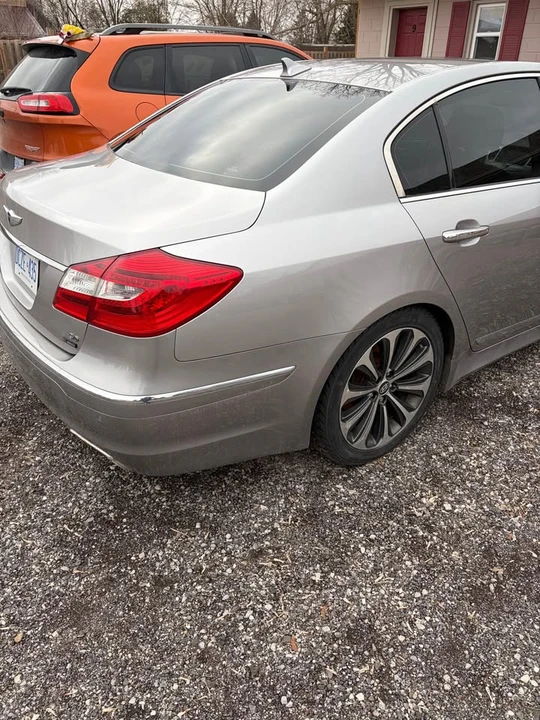 2013 Hyundai Genesis - Image 4 of 10