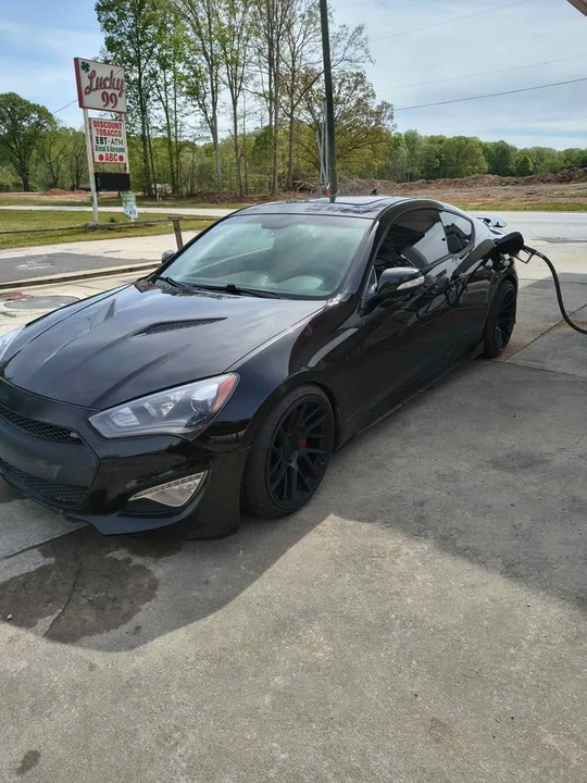 2013 Hyundai Genesis - Image 2 of 7