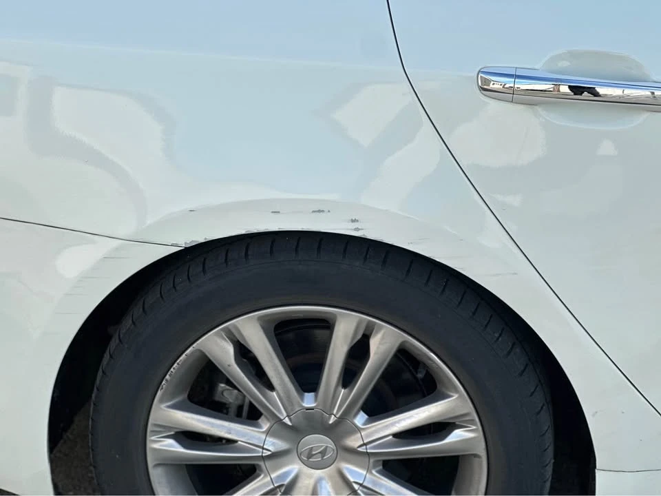 2013 Hyundai Genesis - Image 4 of 11