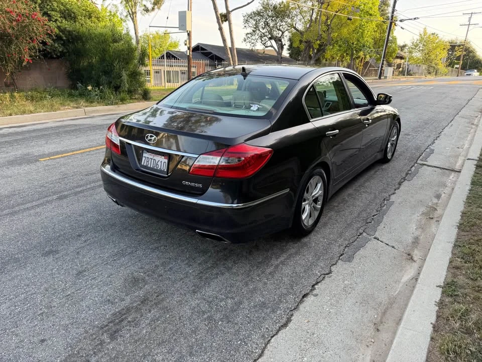 2013 Hyundai Genesis - Image 6 of 10