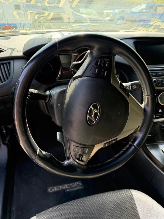 2013 Hyundai Genesis - Image 5 of 10