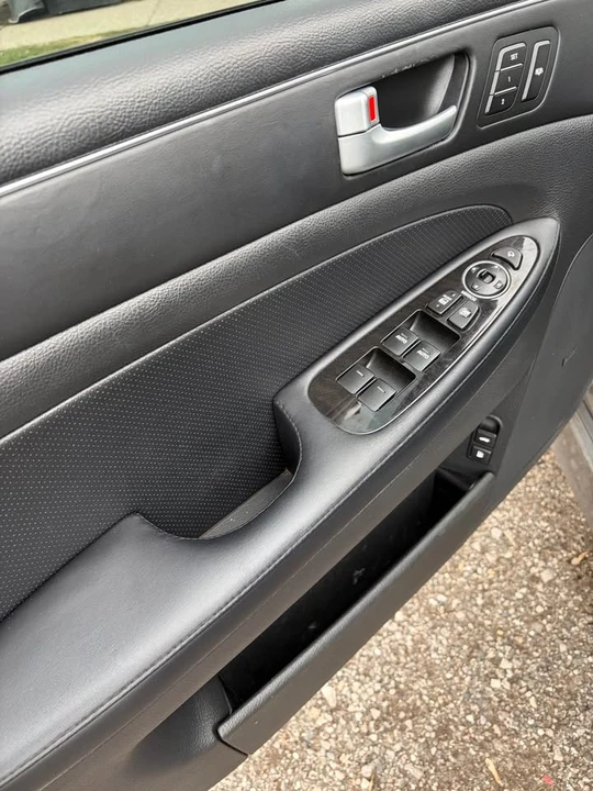 2013 Hyundai Genesis - Image 6 of 9