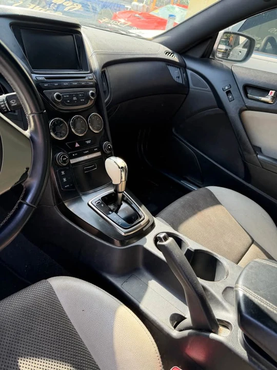 2013 Hyundai Genesis - Image 6 of 10