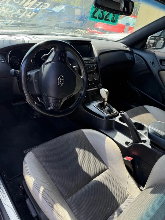 2013 Hyundai Genesis - Image 4 of 10
