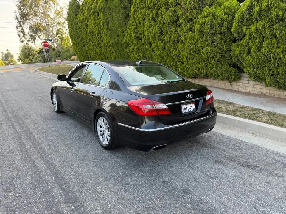2013 Hyundai Genesis - Image 4 of 10
