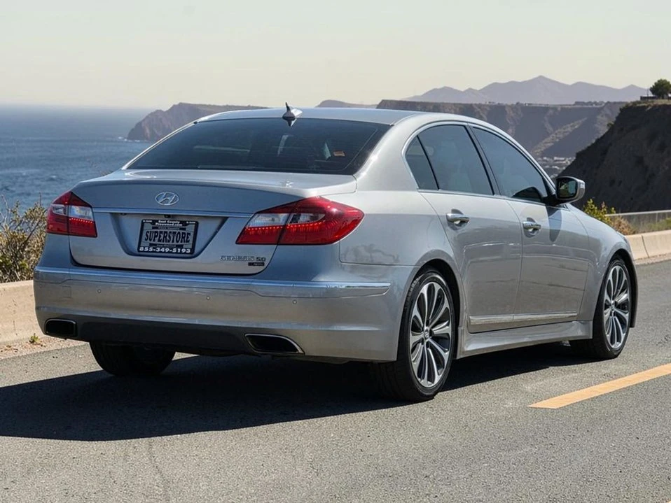2013 Hyundai Genesis - Image 8 of 20