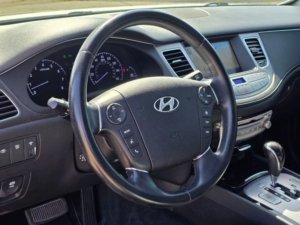 2013 Hyundai Genesis - Image 16 of 20