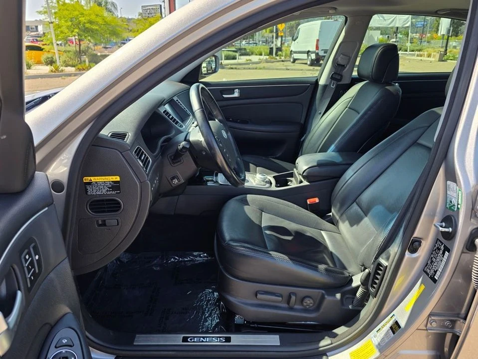 2013 Hyundai Genesis - Image 17 of 20