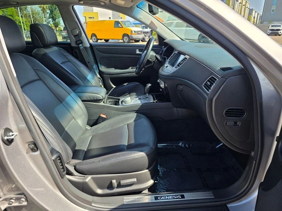 2013 Hyundai Genesis - Image 12 of 20