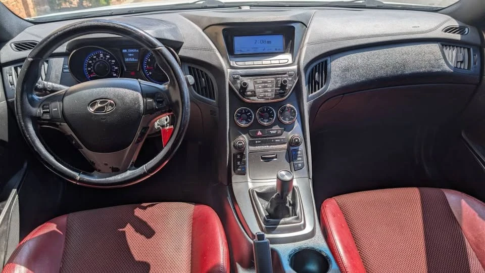 2013 Hyundai Genesis - Image 10 of 17