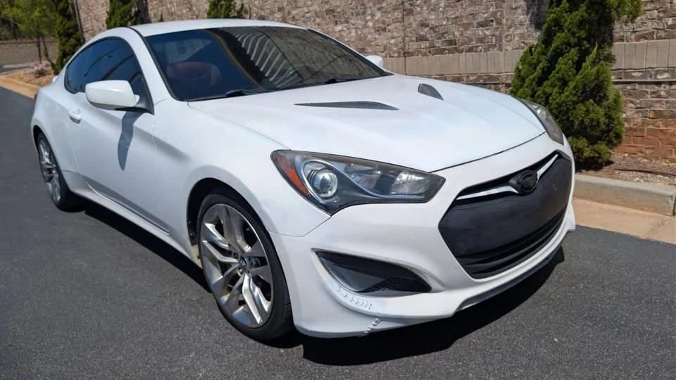 2013 Hyundai Genesis - Image 4 of 17
