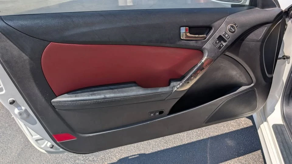 2013 Hyundai Genesis - Image 16 of 17