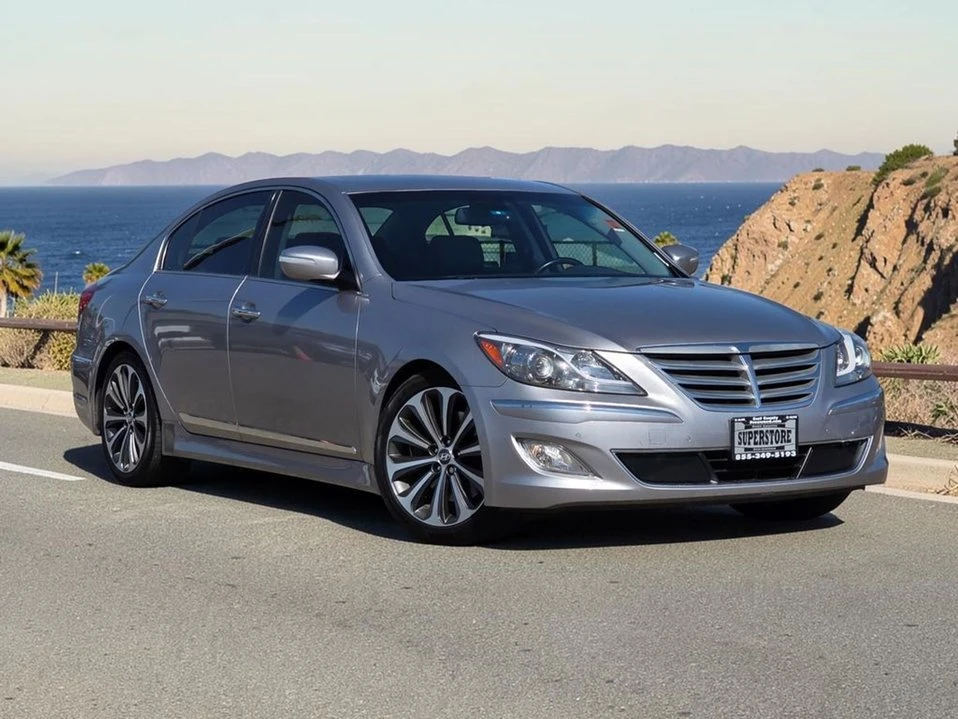 2013 Hyundai Genesis - Image 2 of 20