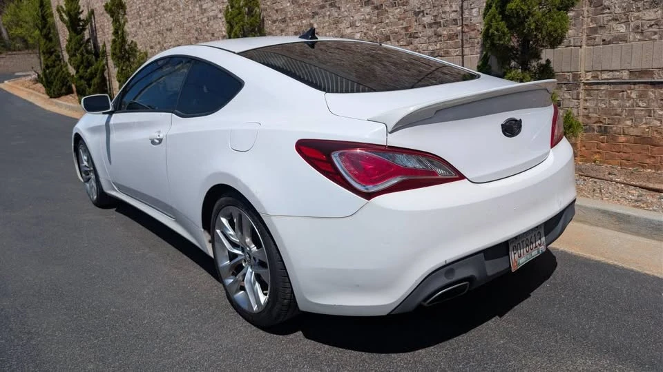 2013 Hyundai Genesis - Image 7 of 17