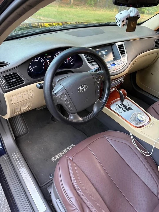2013 Hyundai Genesis - Image 11 of 14