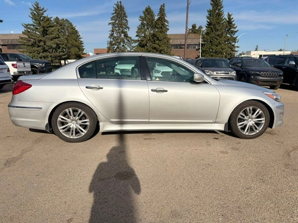 2013 Hyundai Genesis - Image 5 of 17