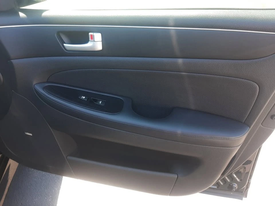 2013 Hyundai Genesis - Image 12 of 20