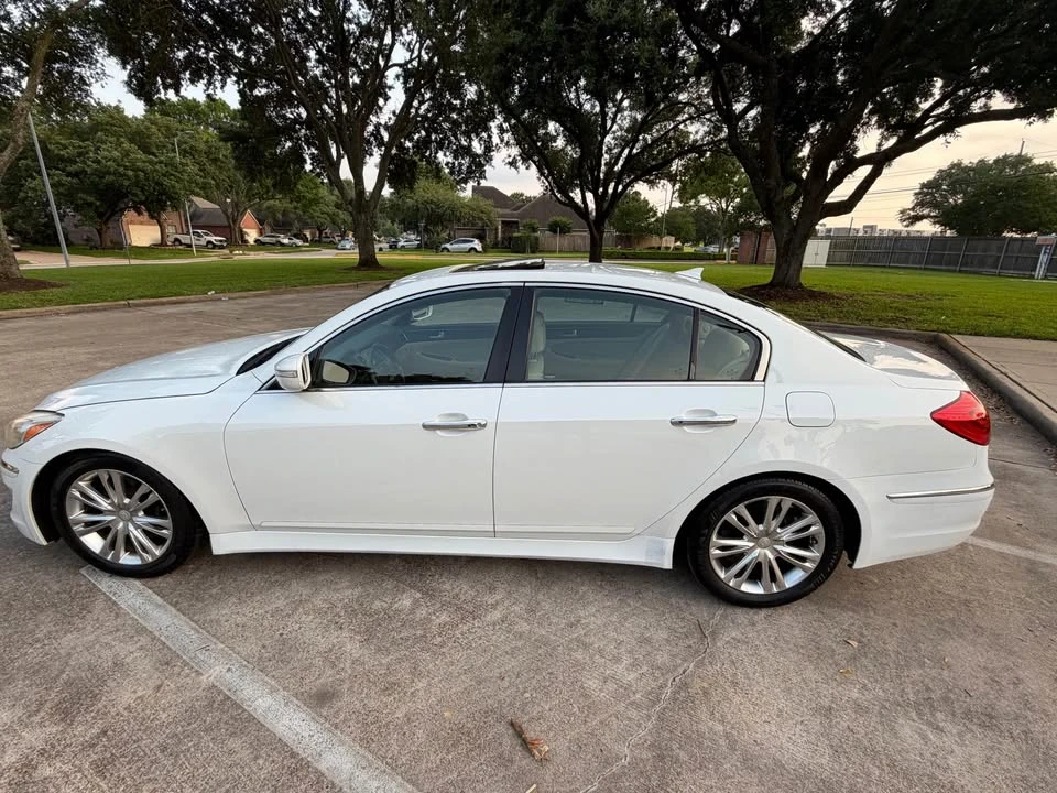 2013 Hyundai Genesis - Image 6 of 10