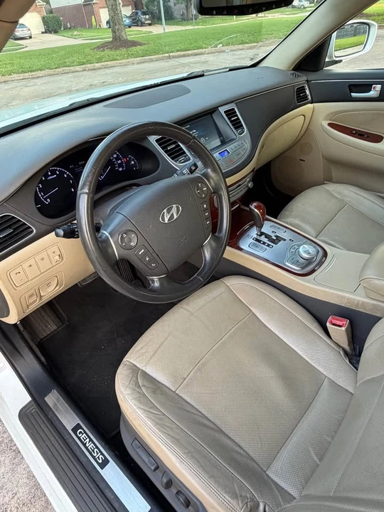 2013 Hyundai Genesis - Image 2 of 10