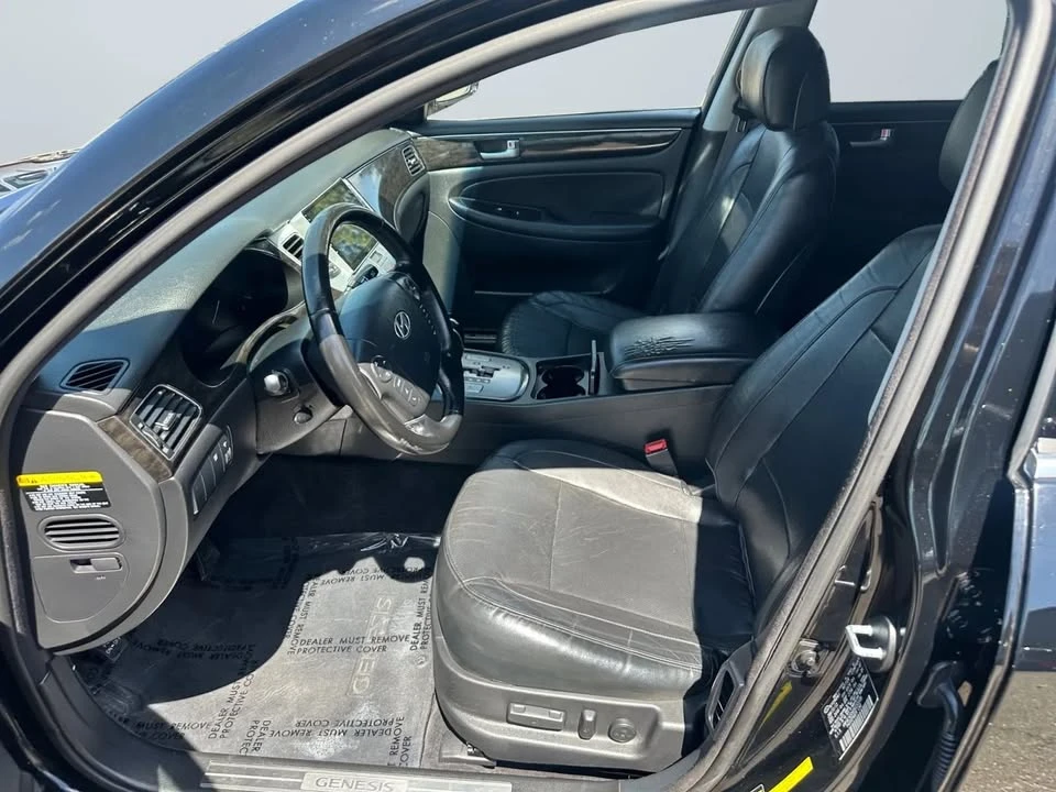 2013 Hyundai Genesis - Image 11 of 13