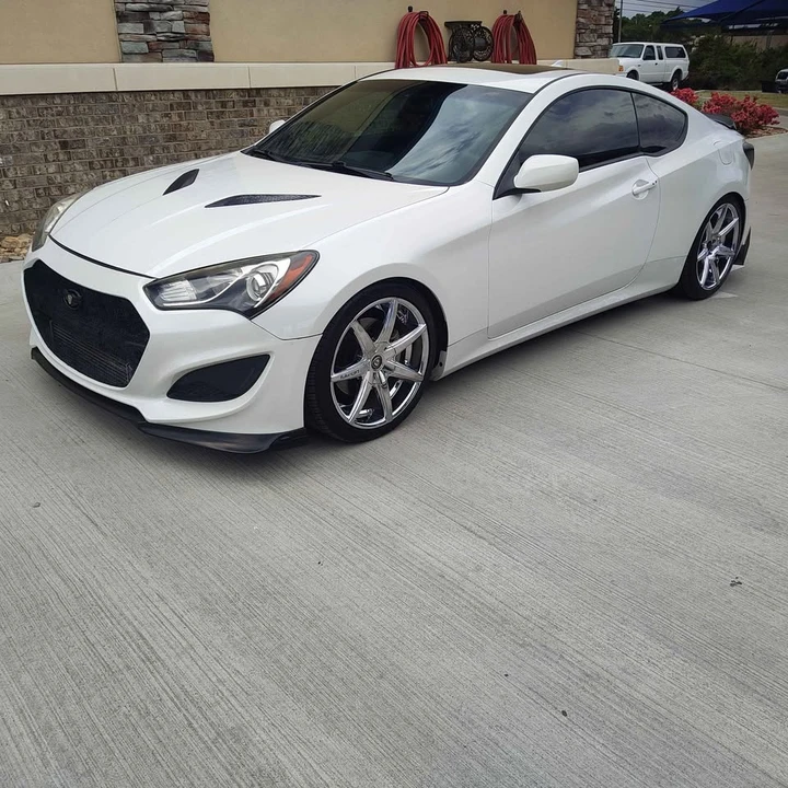 2013 Hyundai Genesis - Image 2 of 13