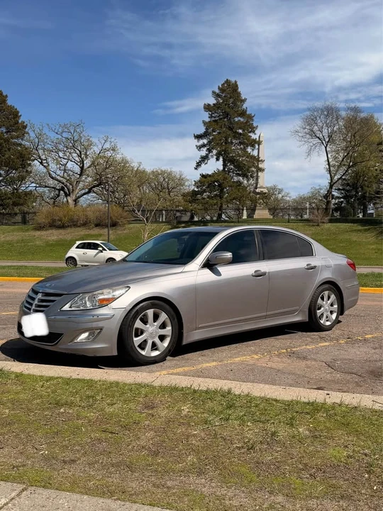 2013 Hyundai Genesis - Image 6 of 8