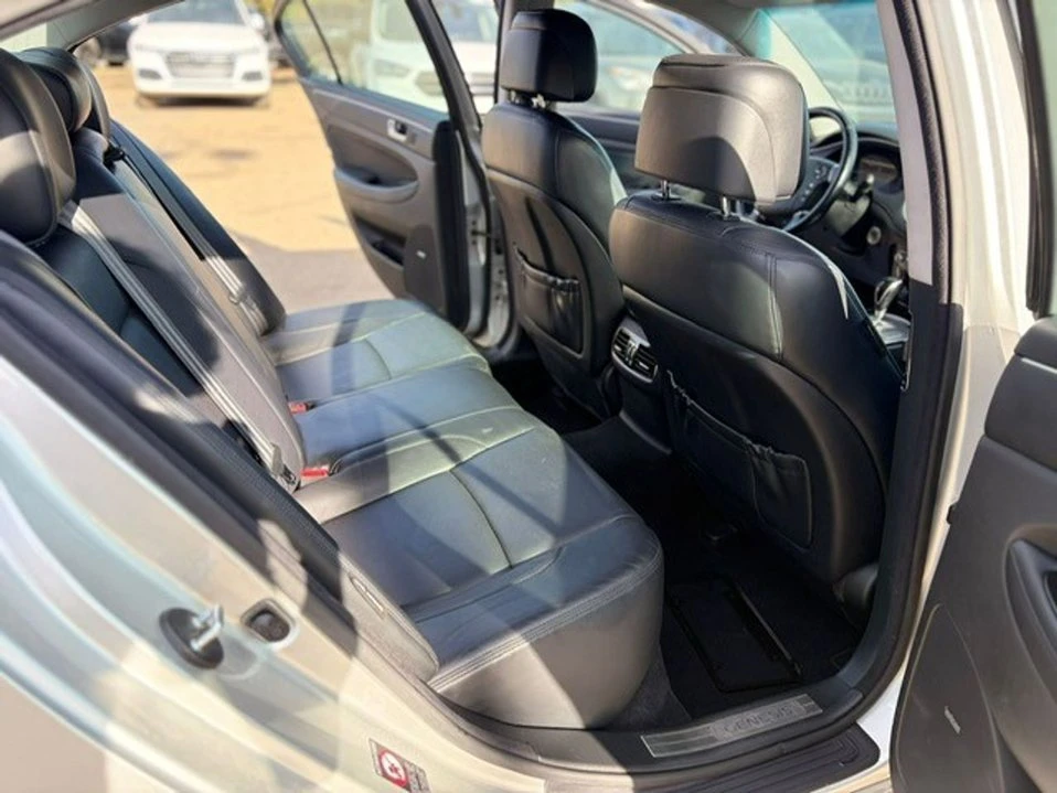2013 Hyundai Genesis - Image 15 of 17