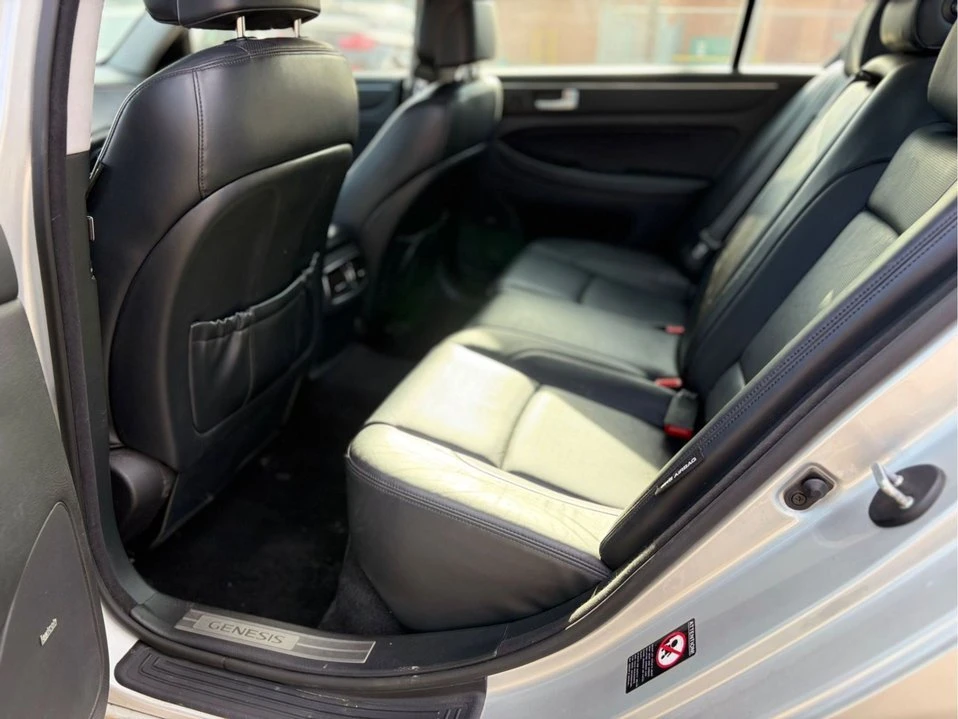 2013 Hyundai Genesis - Image 14 of 17