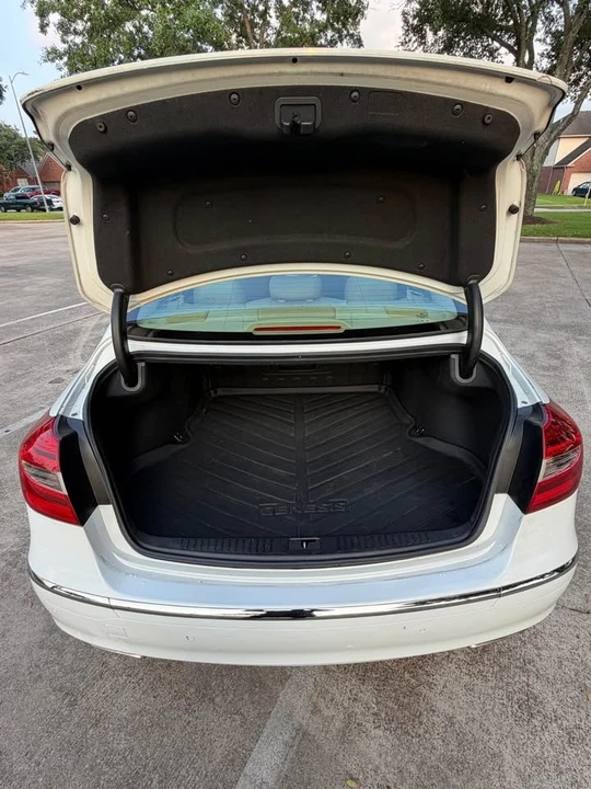 2013 Hyundai Genesis - Image 7 of 10