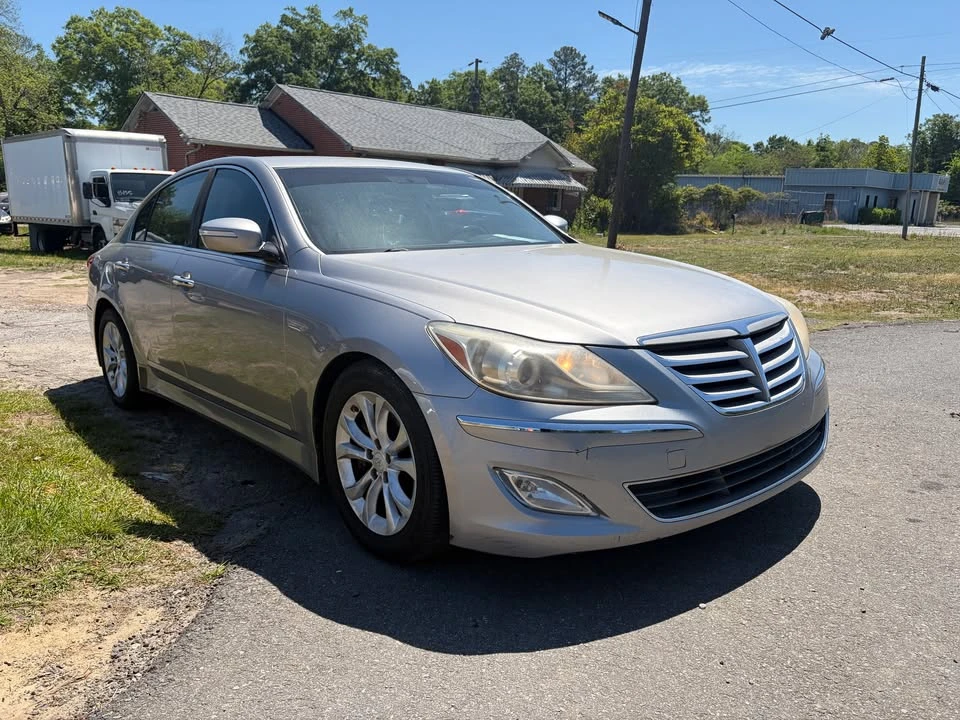 2013 Hyundai Genesis - Image 4 of 13