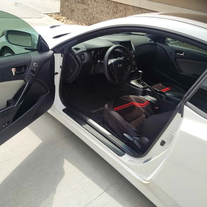 2013 Hyundai Genesis - Image 6 of 13
