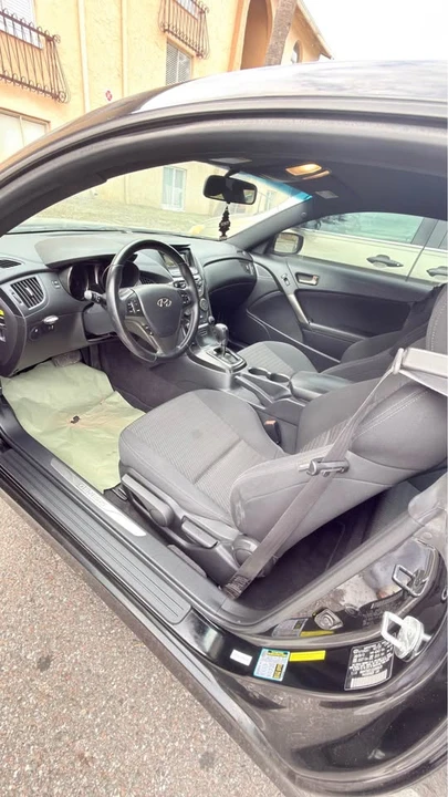 2013 Hyundai Genesis - Image 11 of 14