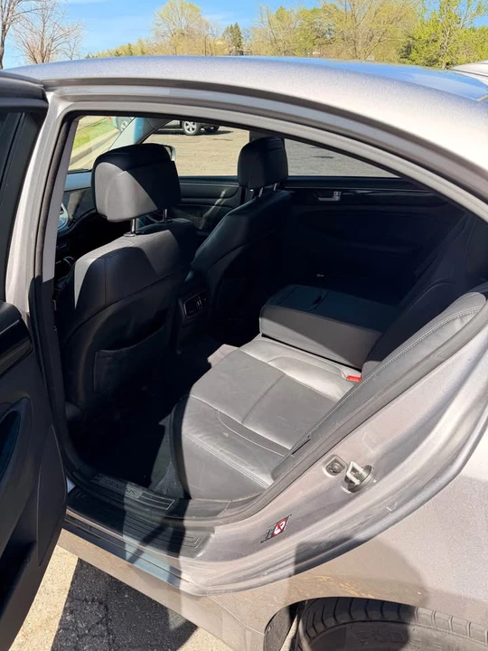 2013 Hyundai Genesis - Image 7 of 8