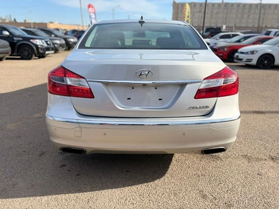 2013 Hyundai Genesis - Image 7 of 17