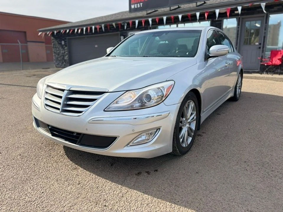 2013 Hyundai Genesis - Image 2 of 17
