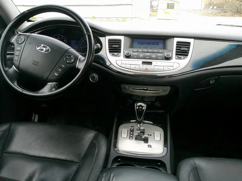 2013 Hyundai Genesis - Image 11 of 20