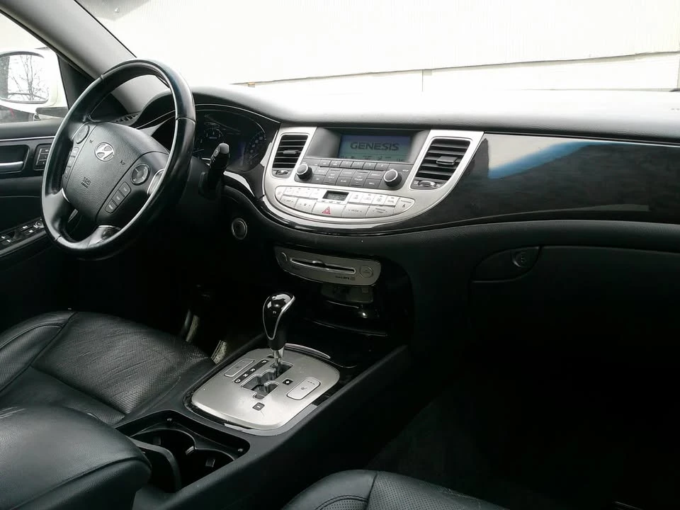 2013 Hyundai Genesis - Image 12 of 20