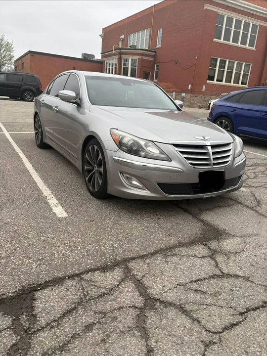 2013 Hyundai Genesis - Image 2 of 8