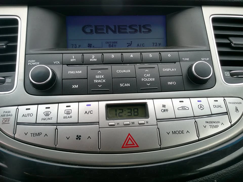2013 Hyundai Genesis - Image 18 of 20
