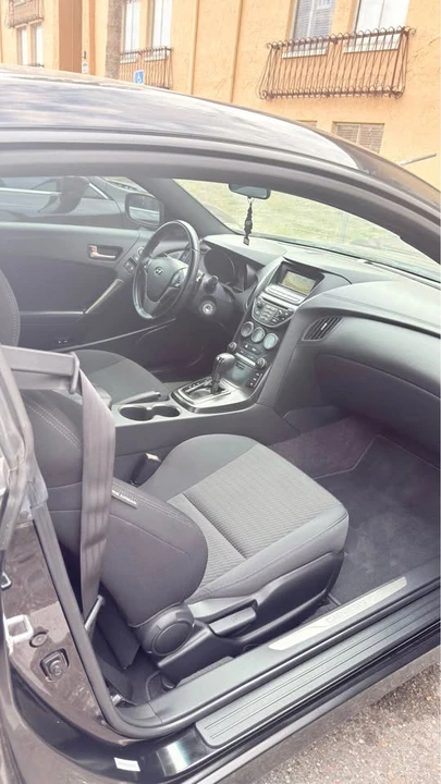 2013 Hyundai Genesis - Image 6 of 14